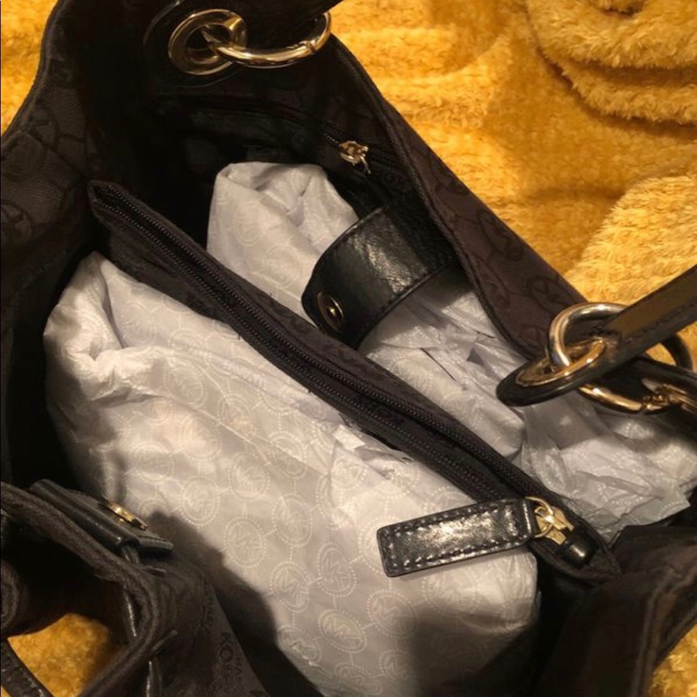 MK Purse - Picture 2 of 2